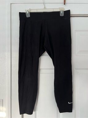 Nike Black Women’s Leggings with White Swoosh Size Large